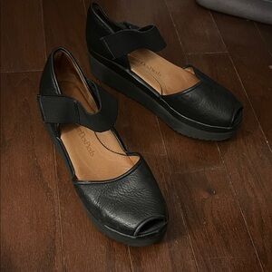 l’amour des pieds amadour platform sandal black peeptoe